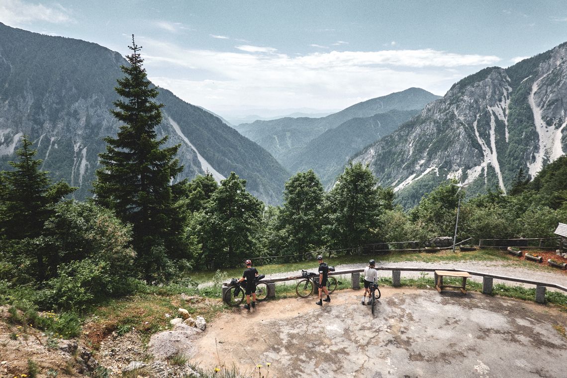 Roland, Max, and Melanie · Border of Austria/Slovenia · June 2022 · © Philipp Doms